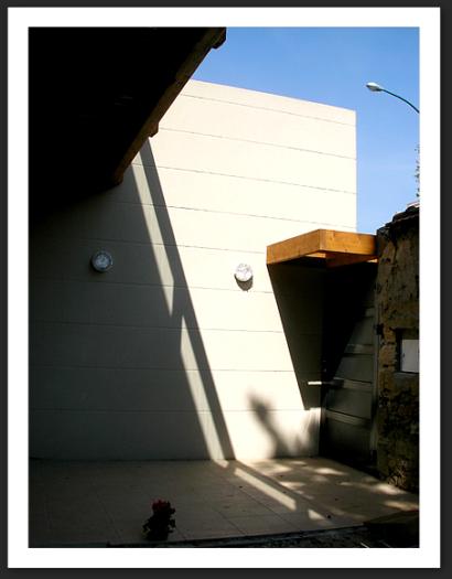 cour d'une maison contemporaine - Atelier SITE-IN